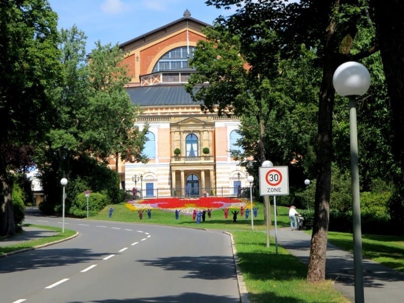 Festspielhaus Bayreuth im Sept.